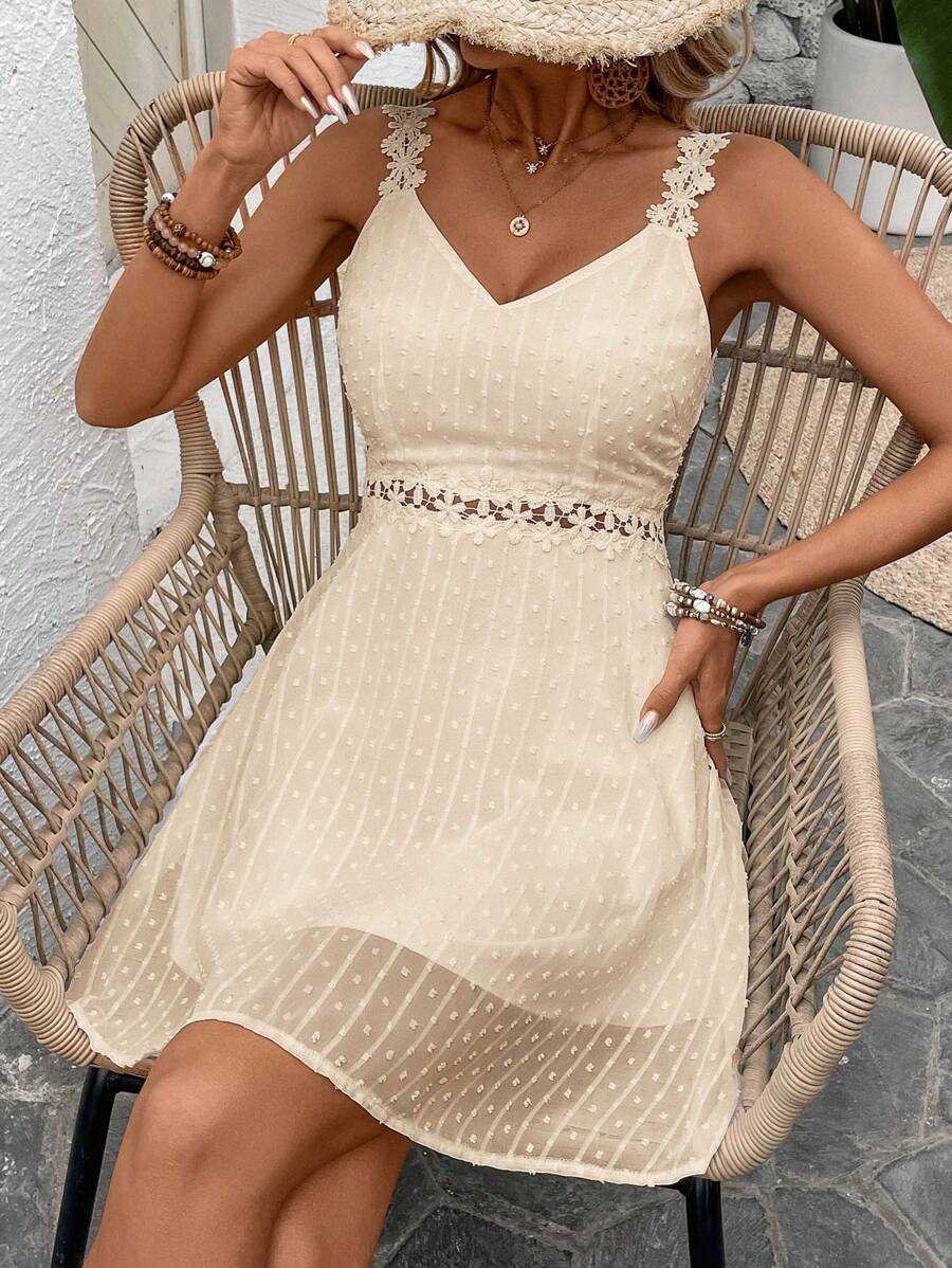 Vestido Curto Renda Solar Branca