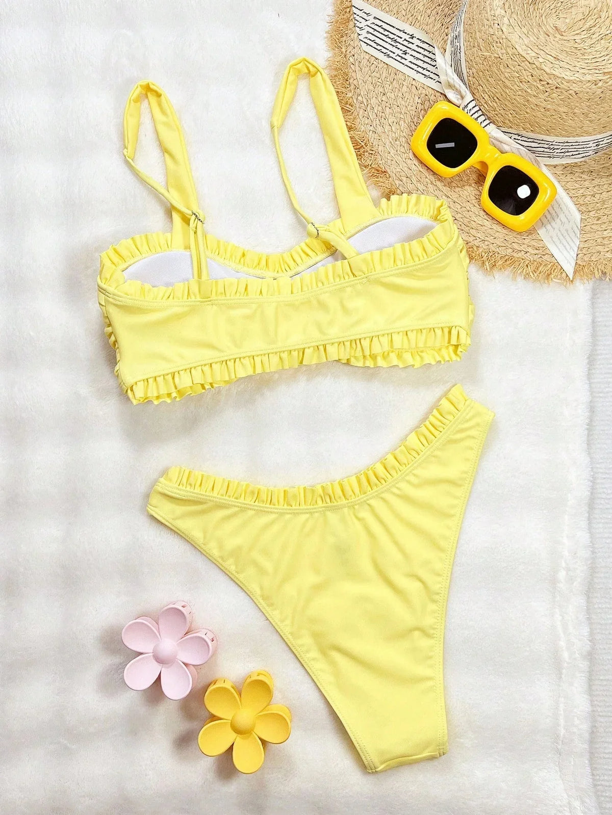 Biquíni Amarelo Babado Frontal Fivela Corte Alto