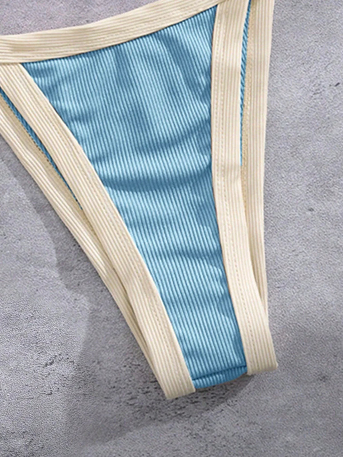 Biquíni Cintura Baixa Maré de Verão com Detalhe em Anel — fotografia 31 | Mar & Pérola
