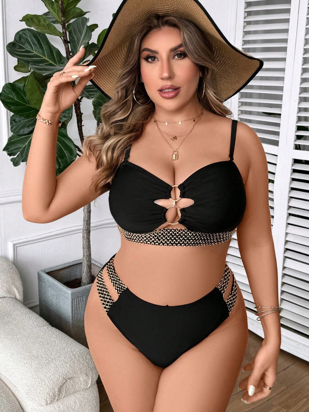 Biquíni Plus Size Brisa da Costa com Anel e Recortes — fotografia 1 | Mar & Pérola