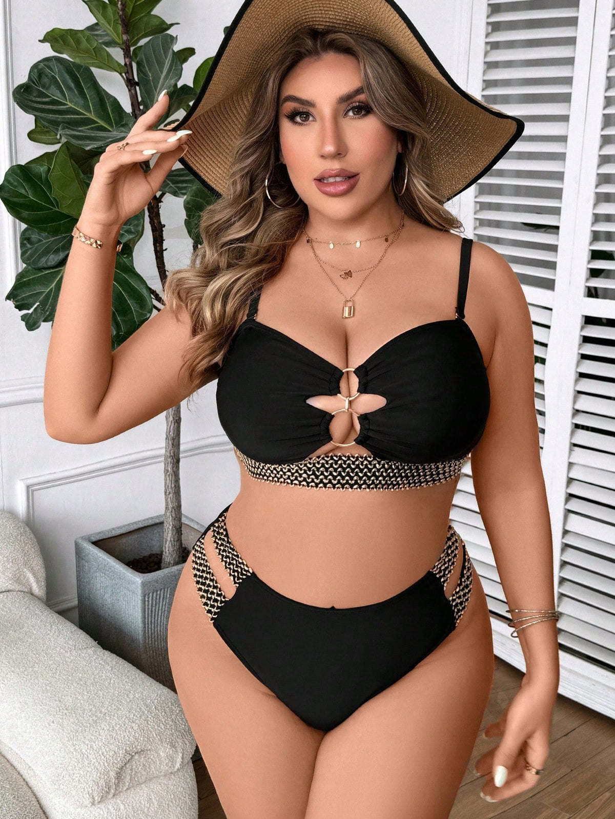 Biquíni Plus Size Brisa da Costa com Anel e Recortes — fotografia 1 | Mar & Pérola