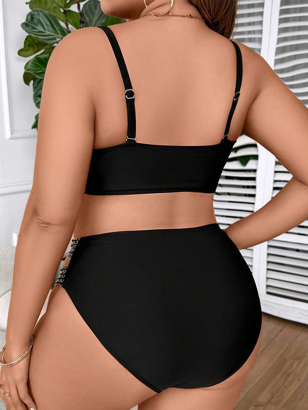 Biquíni Plus Size Brisa da Costa com Anel e Recortes — fotografia 4 | Mar & Pérola