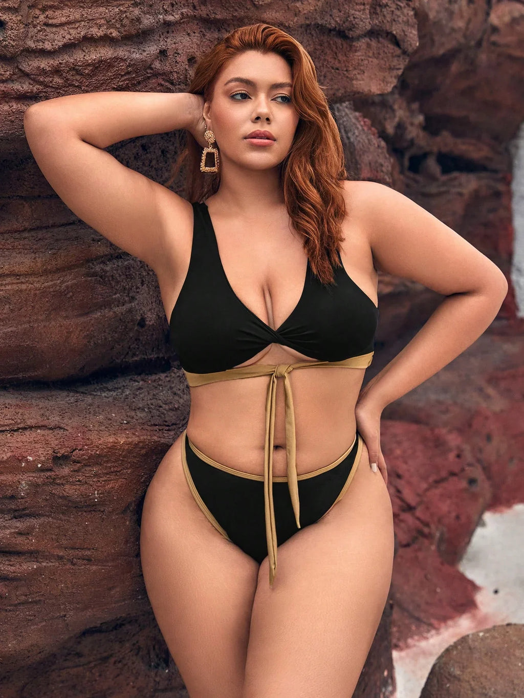 Biquíni Plus Size Decote V Torcido Cintura Alta