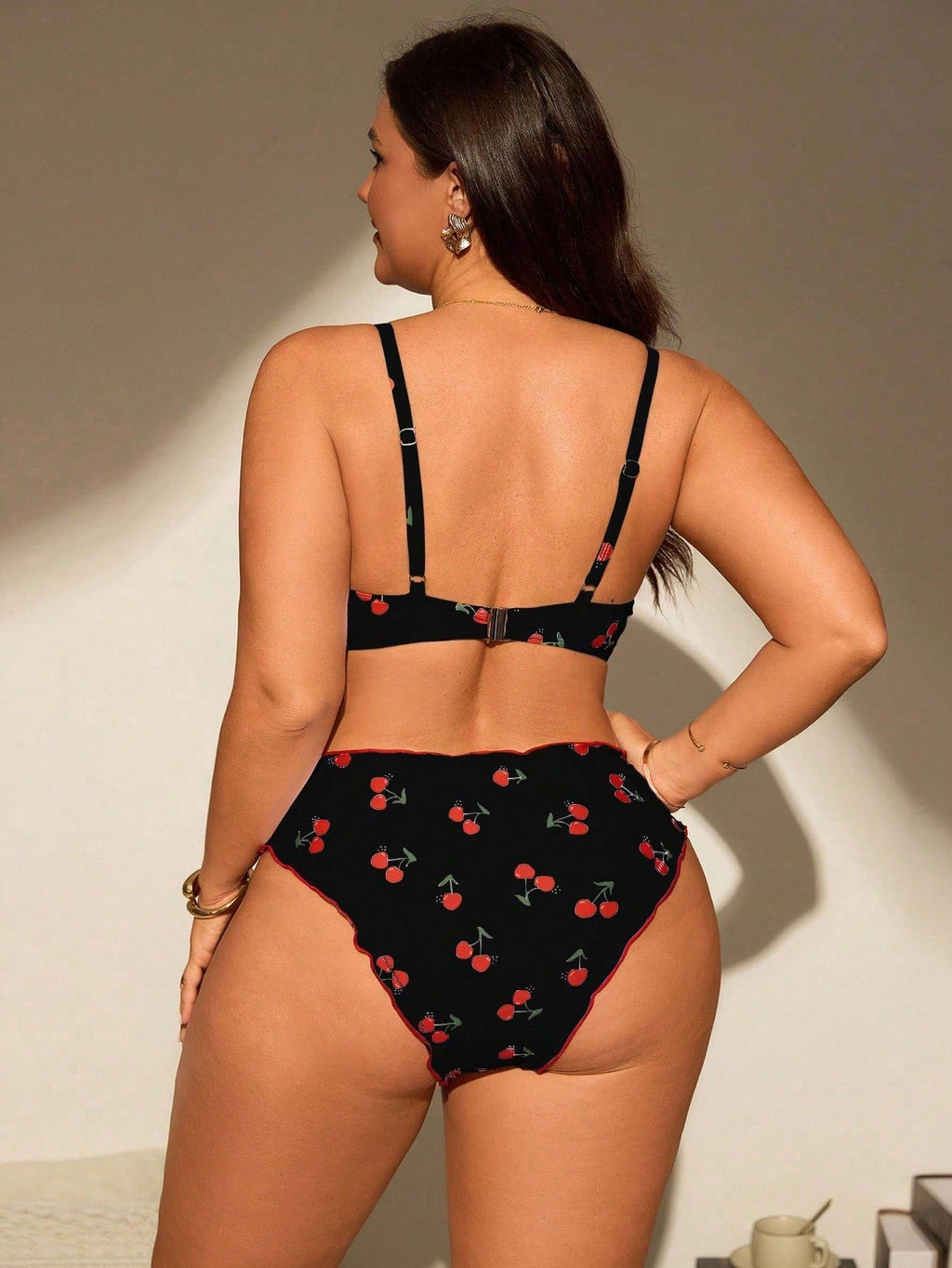 Biquíni Plus Size Decote V Frente Única Contraste