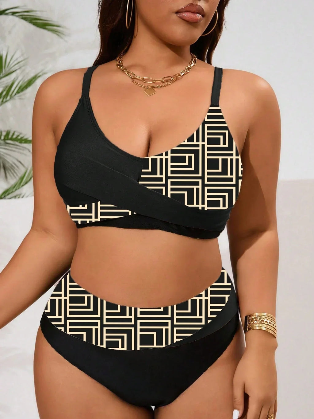 Biquíni Plus Size Fivela Decote U