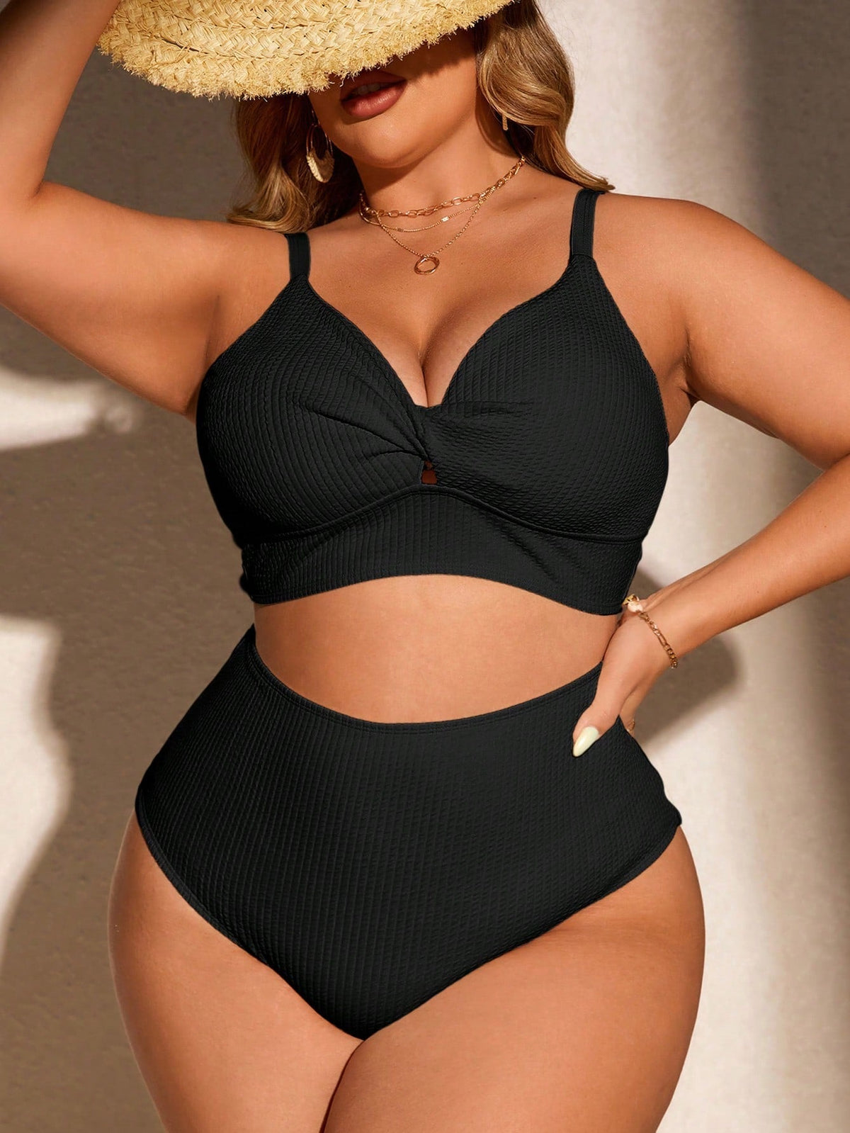 Biquíni Plus Size Maré Serena com Sutiã Torcido — fotografia 3 | Mar & Pérola