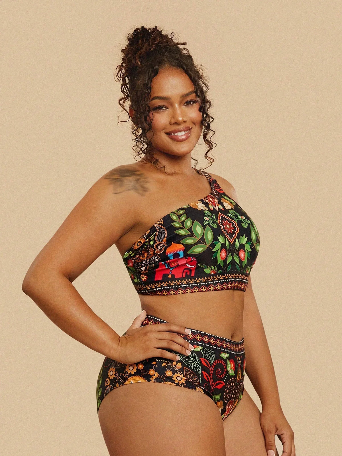 Biquíni Plus Size Ombro Único Cropped