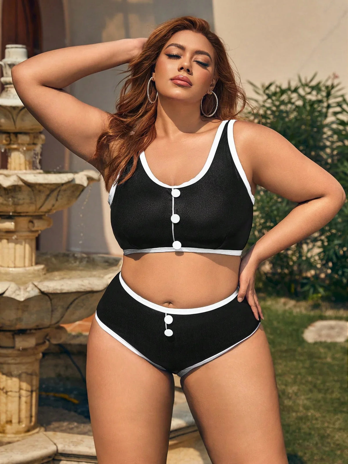 Biquíni Plus Size Preto Branco Botões