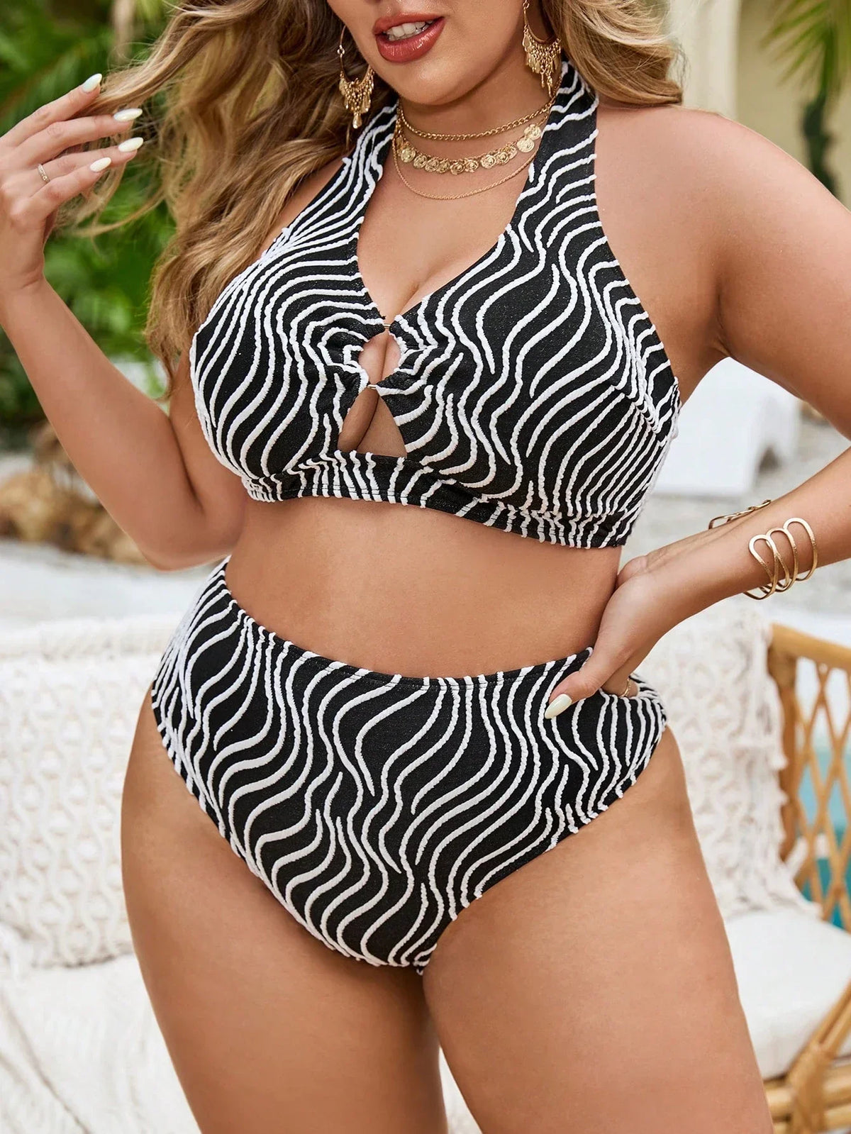 Biquíni Plus Size Zebrado Decote Frente Única