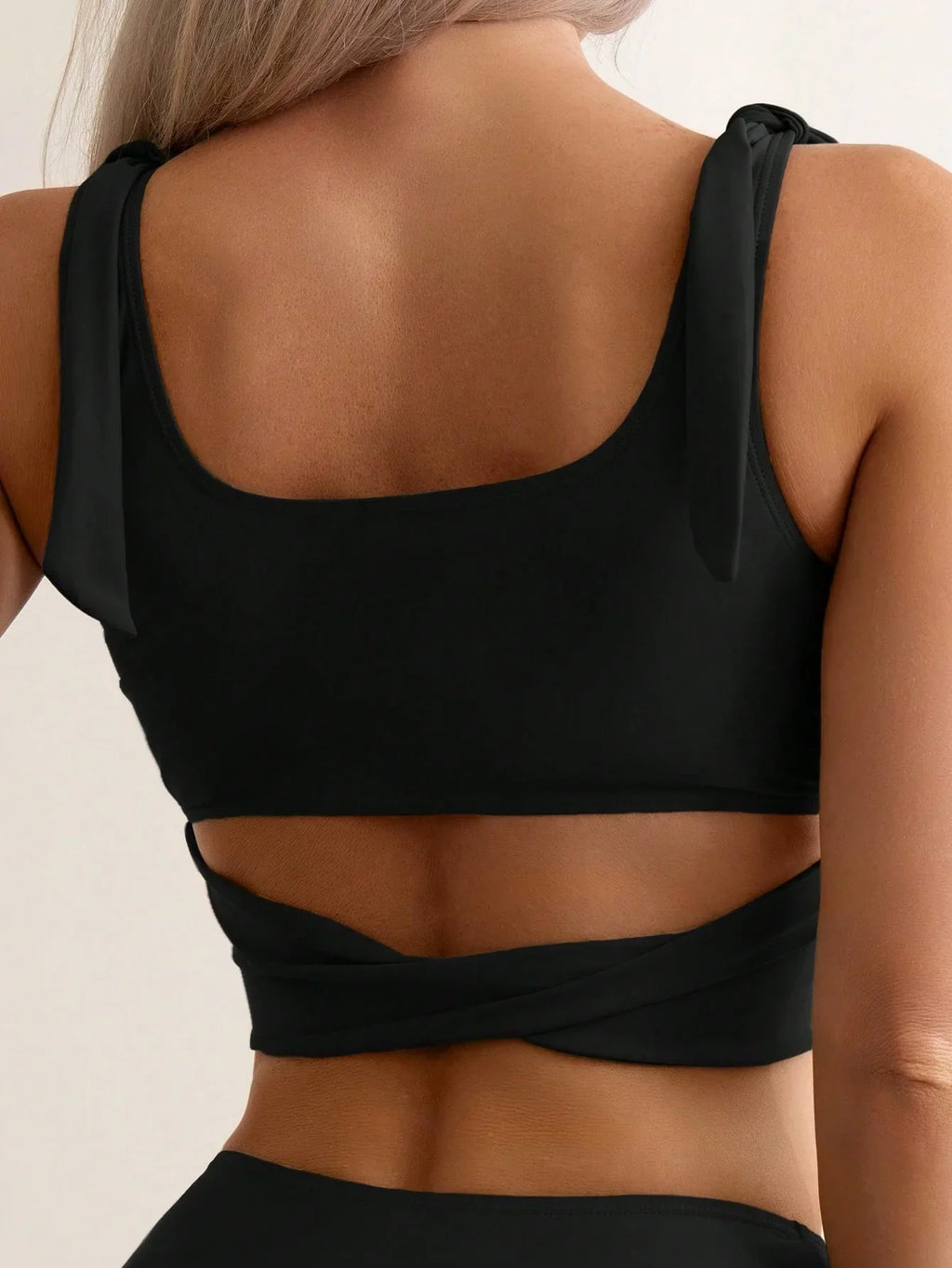 Biquíni Top Cropped Decote U Nó Frontal