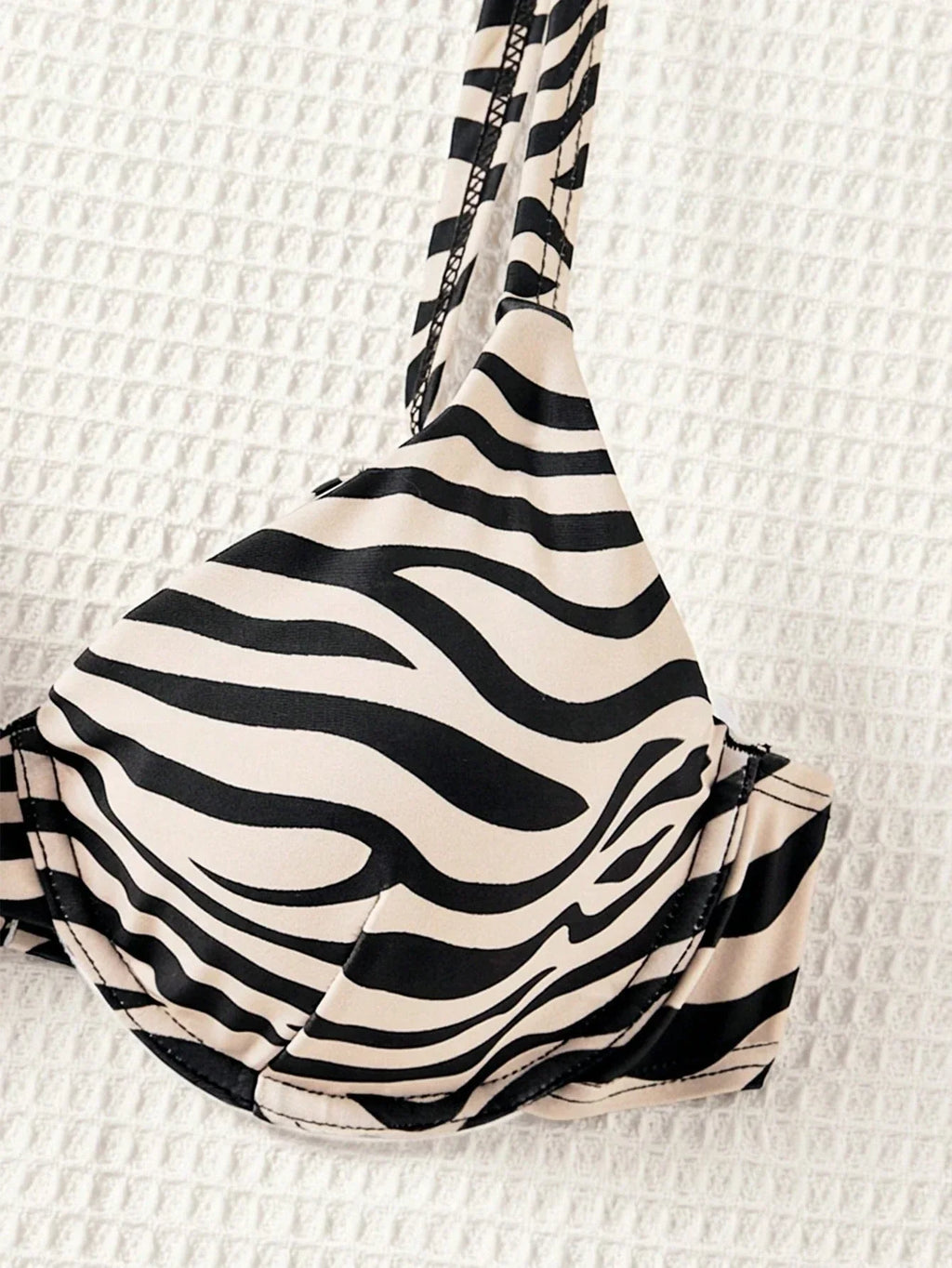 Conjunto Biquíni 3 Peças Zebrado Costa Selvagem com Amarração nas Costas — fotografia 8 | Mar & Pérola