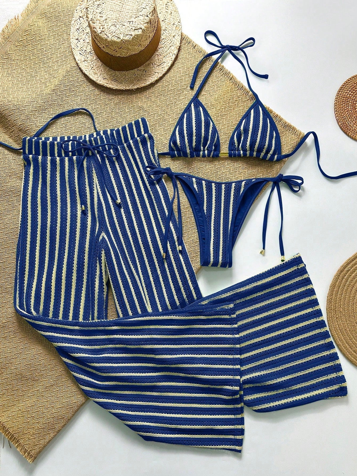 Conjunto Biquíni Listrado Frente Única com Calça Baixa