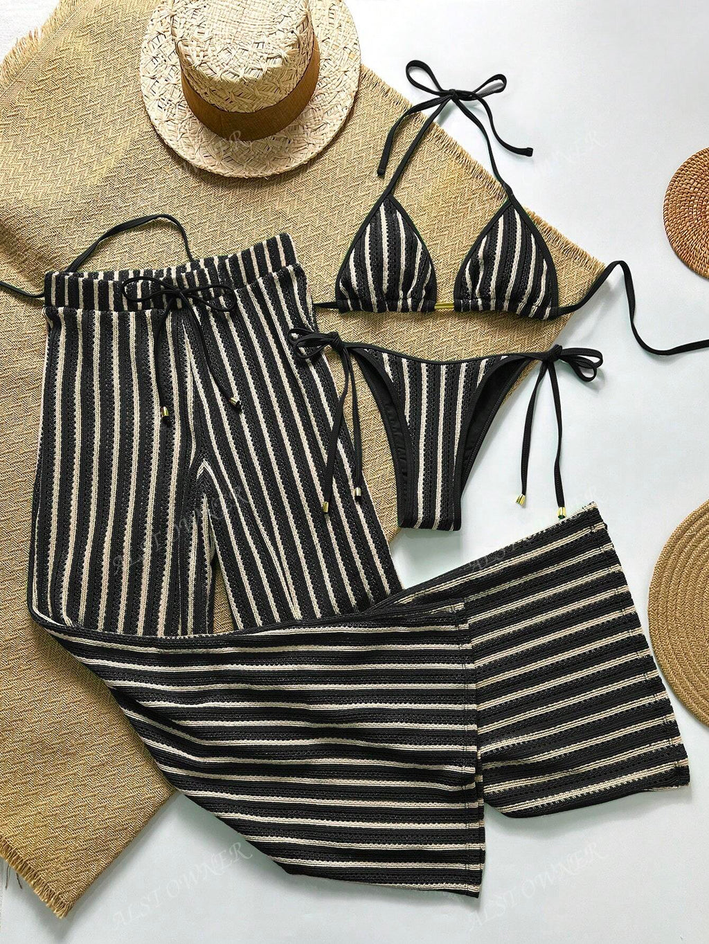 Conjunto Biquíni Listrado Frente Única com Calça Baixa
