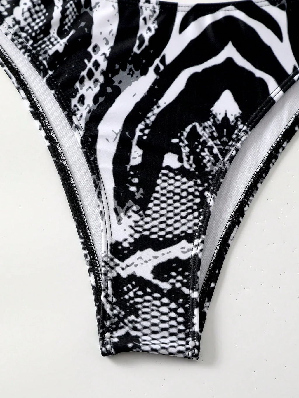 Conjunto de Biquíni 3 Peças Decote V Maré de Verão com Cordão Plissado — fotografia 6 | Mar & Pérola