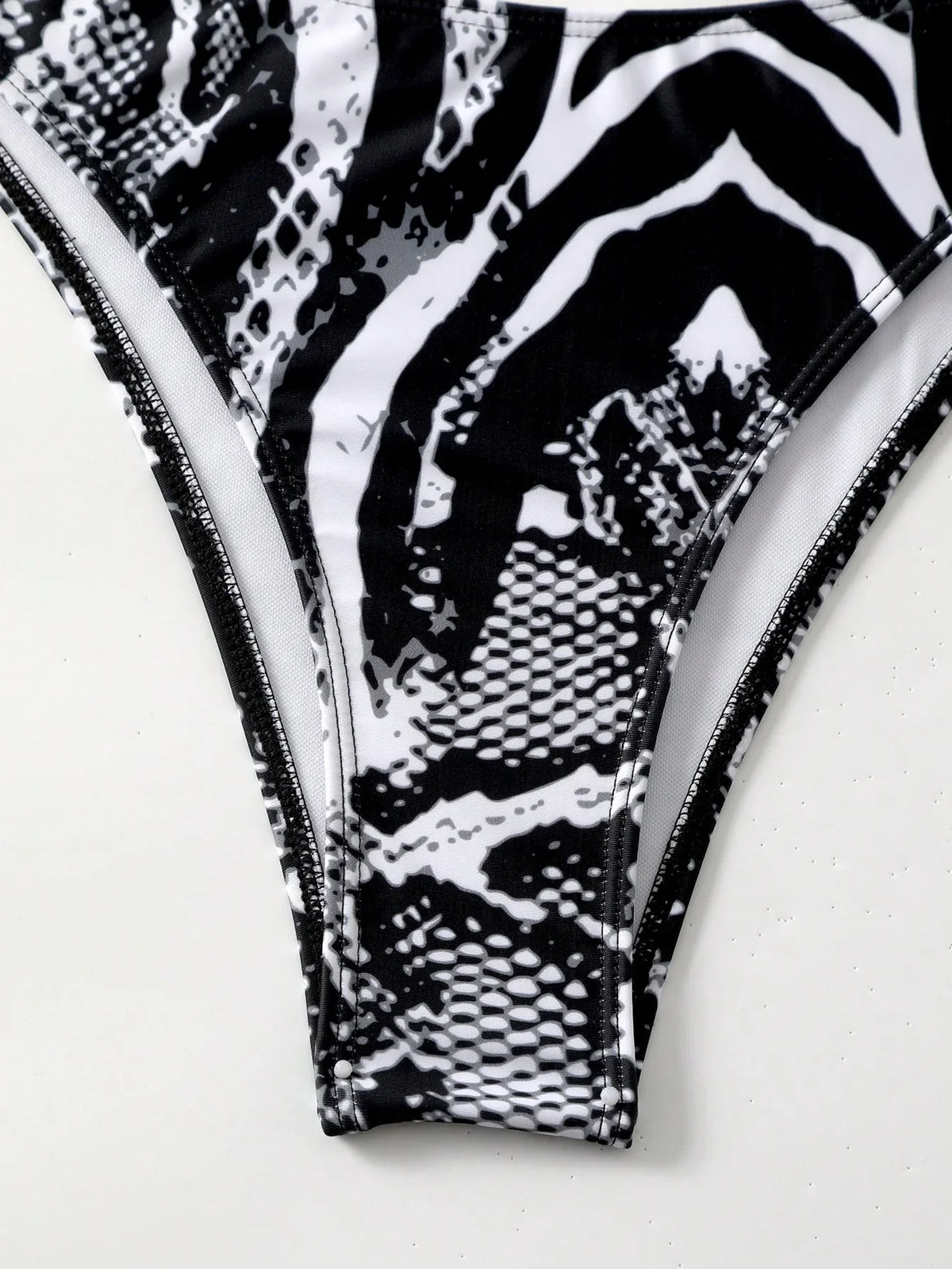 Conjunto de Biquíni 3 Peças Decote V Maré de Verão com Cordão Plissado — fotografia 6 | Mar & Pérola
