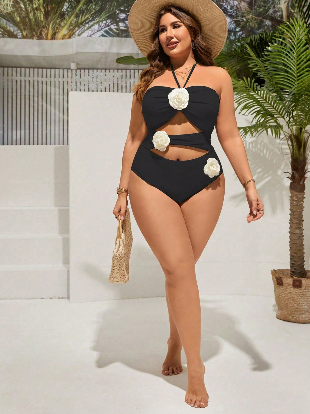 Maiô Plus Size Costa do Sol com Apliques de Flor — fotografia 3 | Mar & Pérola
