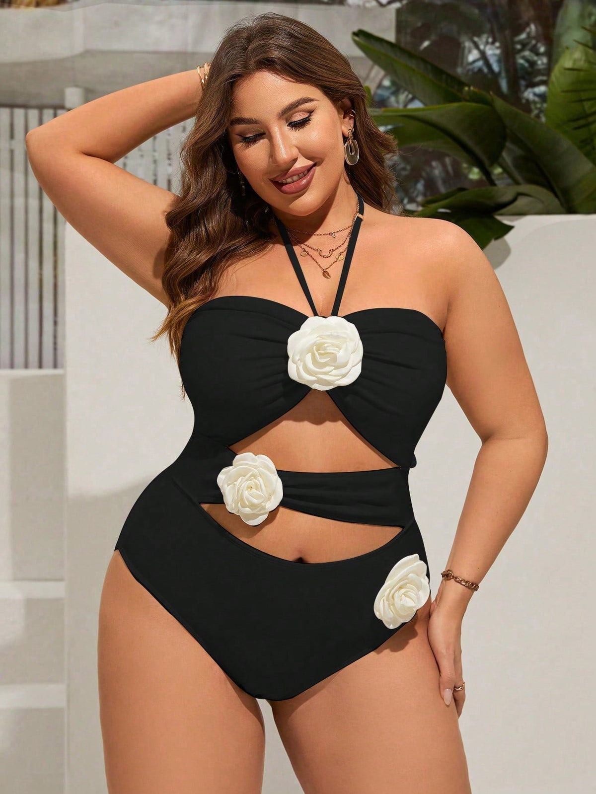 Maiô Plus Size Costa do Sol com Apliques de Flor — fotografia 4 | Mar & Pérola