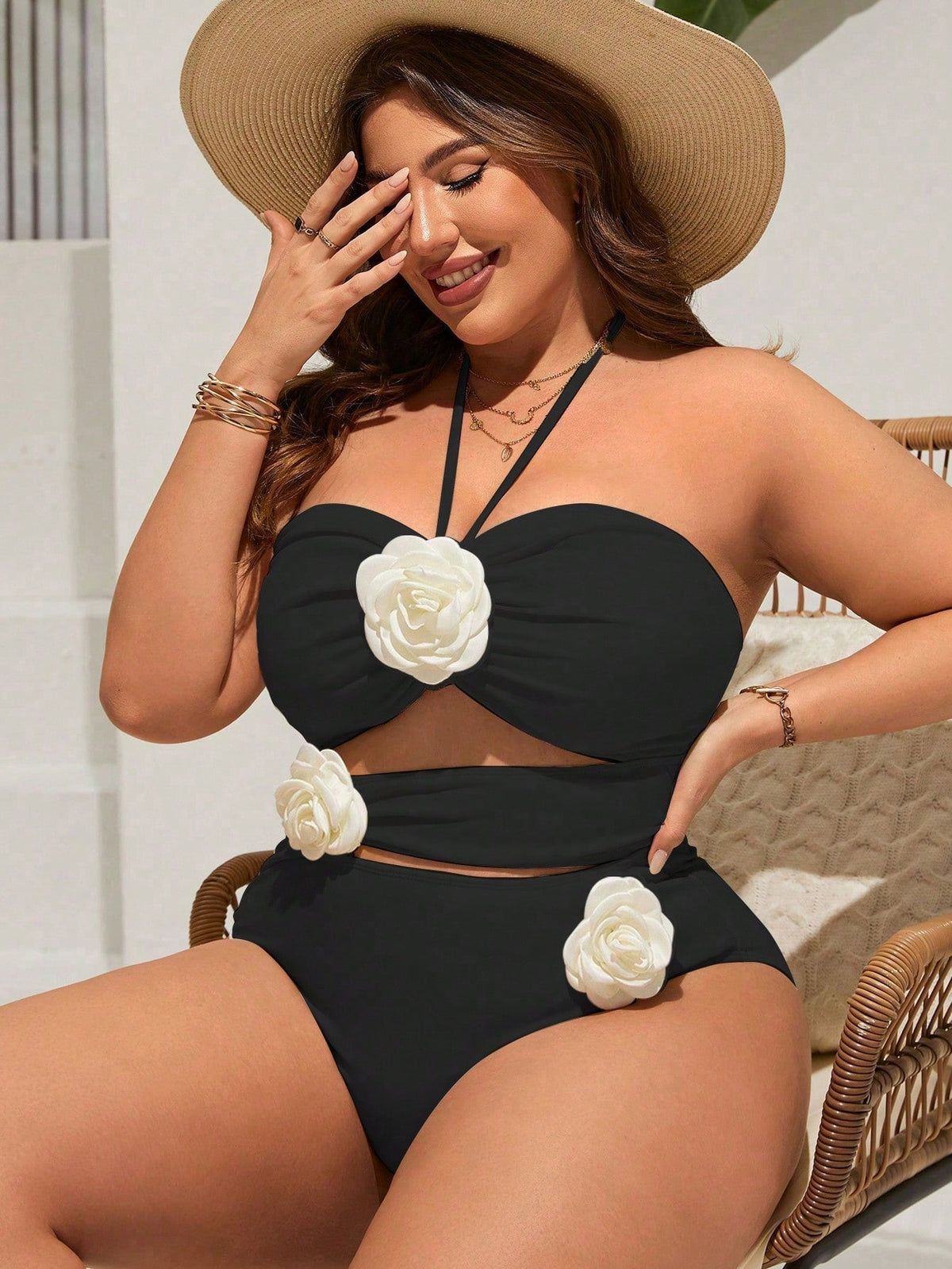 Maiô Plus Size Costa do Sol com Apliques de Flor — fotografia 5 | Mar & Pérola