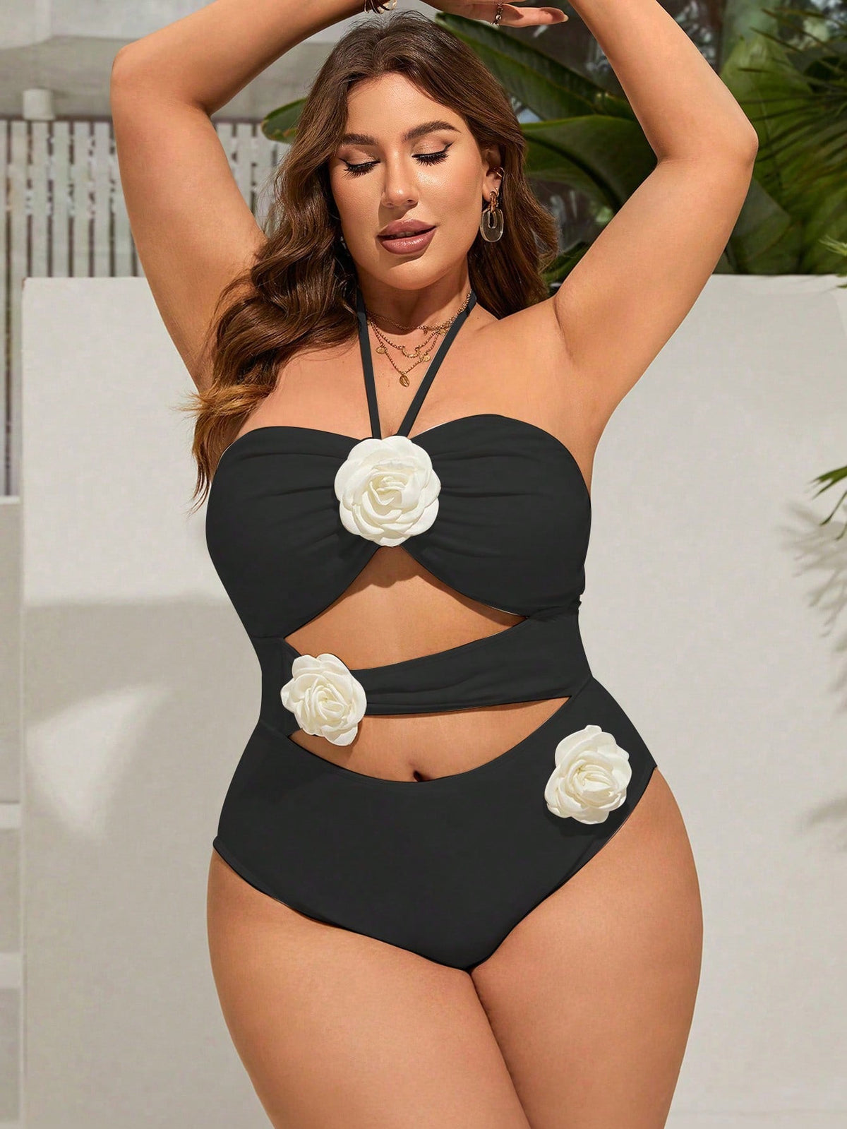 Maiô Plus Size Costa do Sol com Apliques de Flor — fotografia 6 | Mar & Pérola