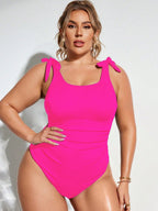 Maiô Plus Size Costa Serena com Nó no Ombro — fotografia 6 | Mar & Pérola