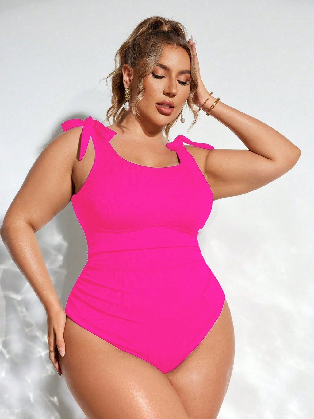 Maiô Plus Size Costa Serena com Nó no Ombro — fotografia 8 | Mar & Pérola