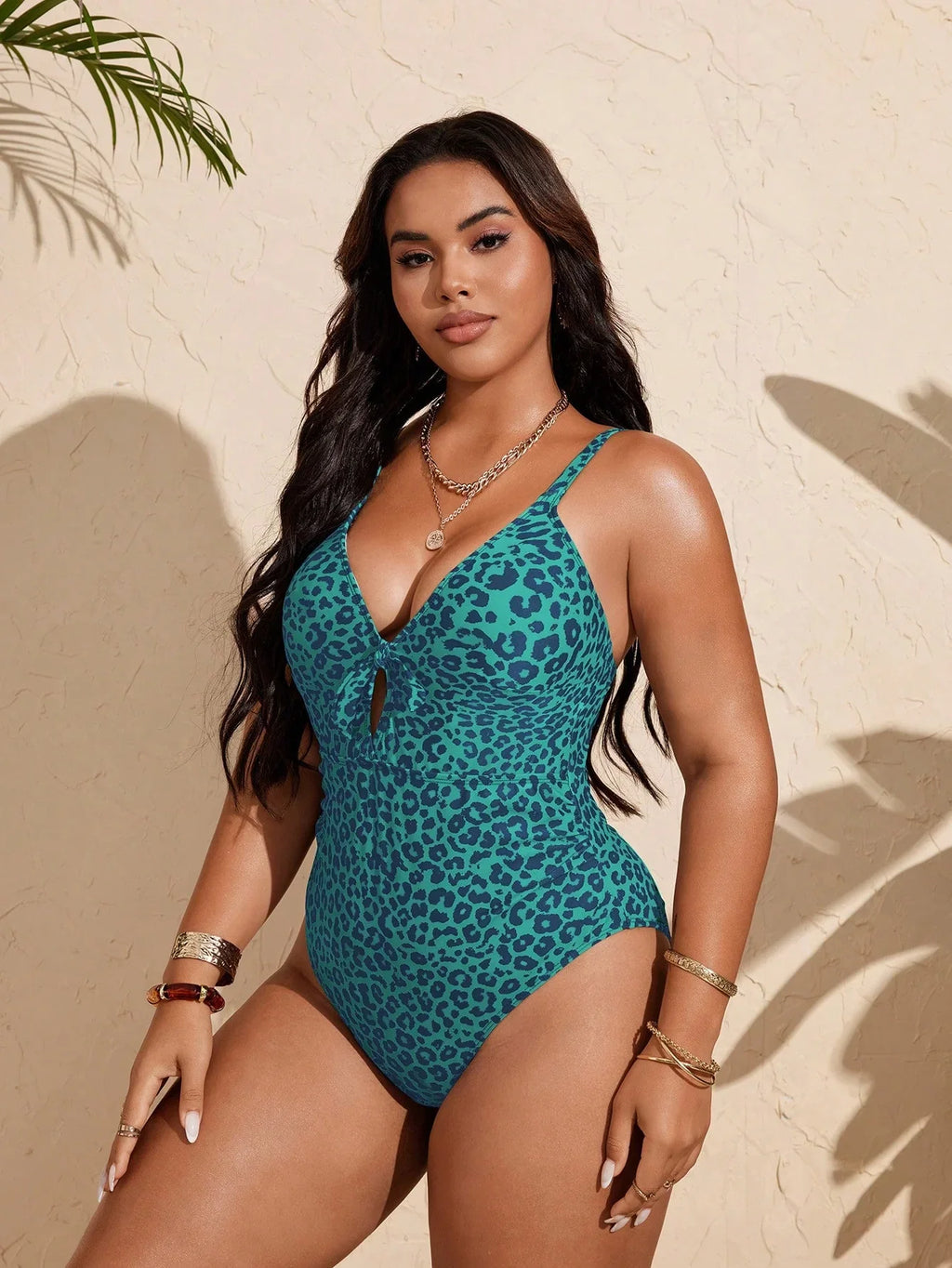 Maiô Plus Size Fivela Decote Alongado