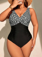 Maiô Plus Size Geométrico Transparente Traços da Costa — fotografia 11 | Mar & Pérola