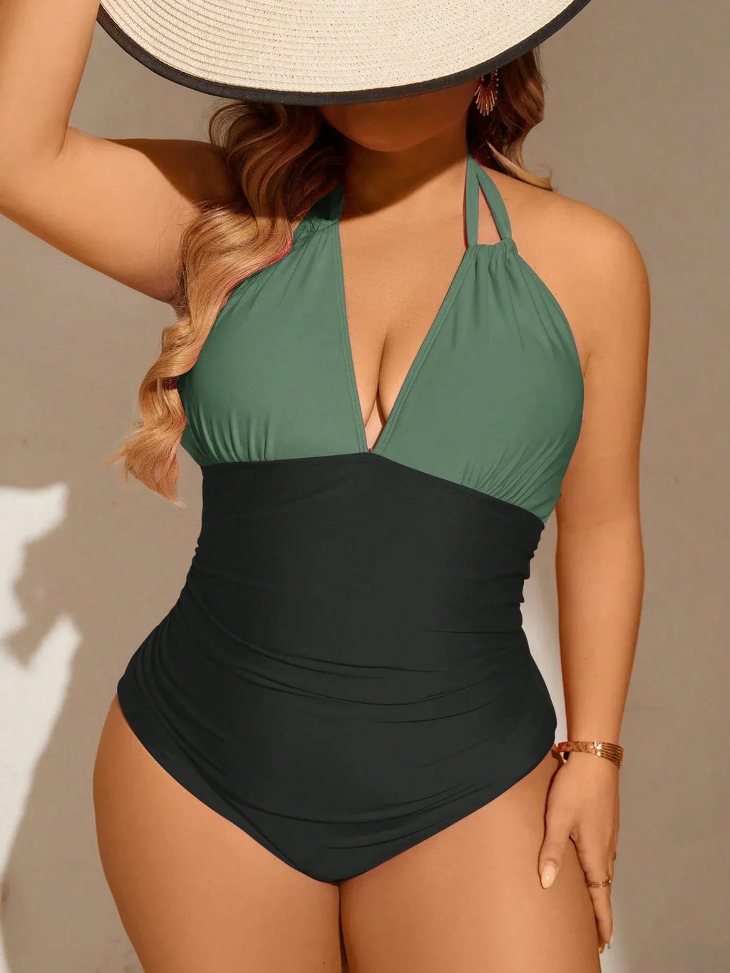 Maiô Plus Size Halter Costa do Sol com Pregas — fotografia 1 | Mar & Pérola
