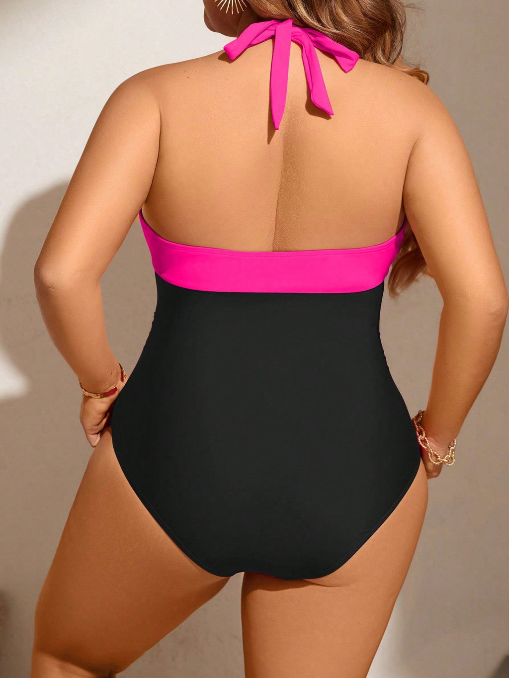 Maiô Plus Size Halter Costa do Sol com Pregas — fotografia 6 | Mar & Pérola