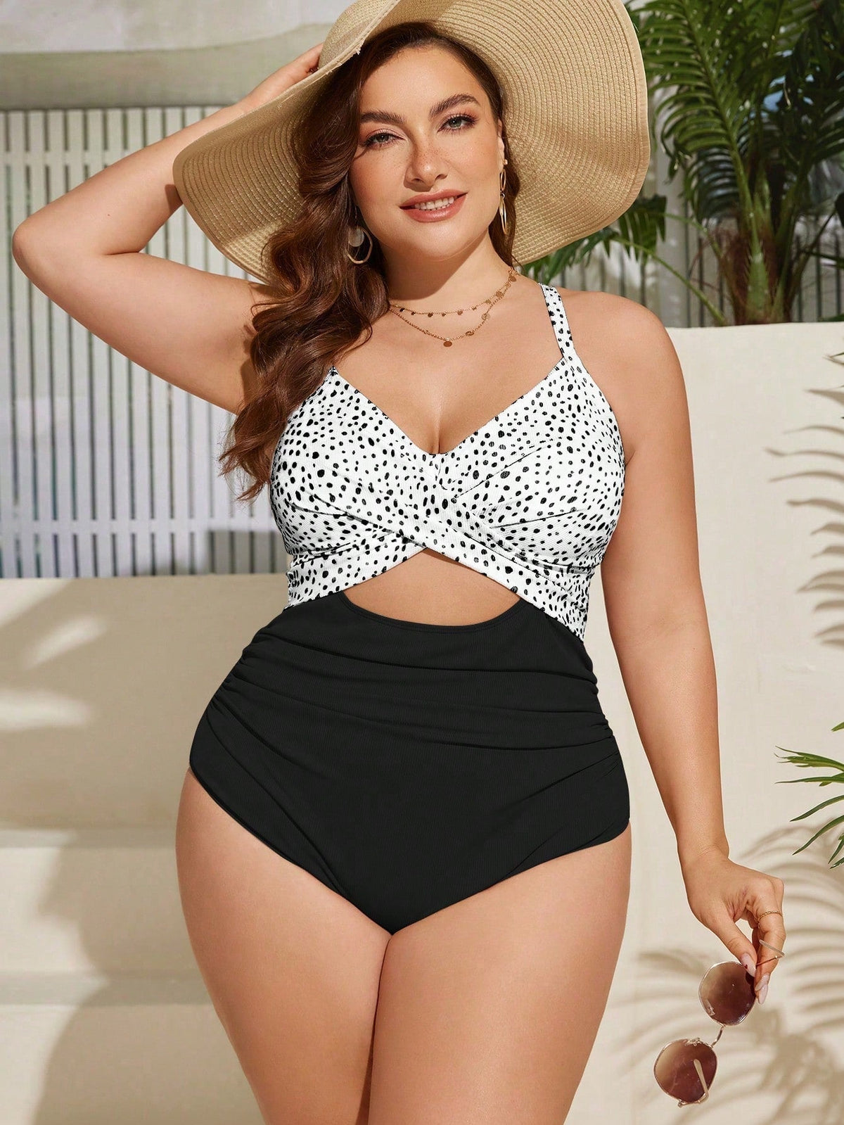 Maiô Plus Size Poá Maré de Verão com Franja — fotografia 1 | Mar & Pérola