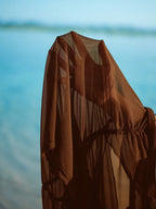 Saída de Praia Plus Size Costa Serena com Drapeado — fotografia 14 | Mar & Pérola