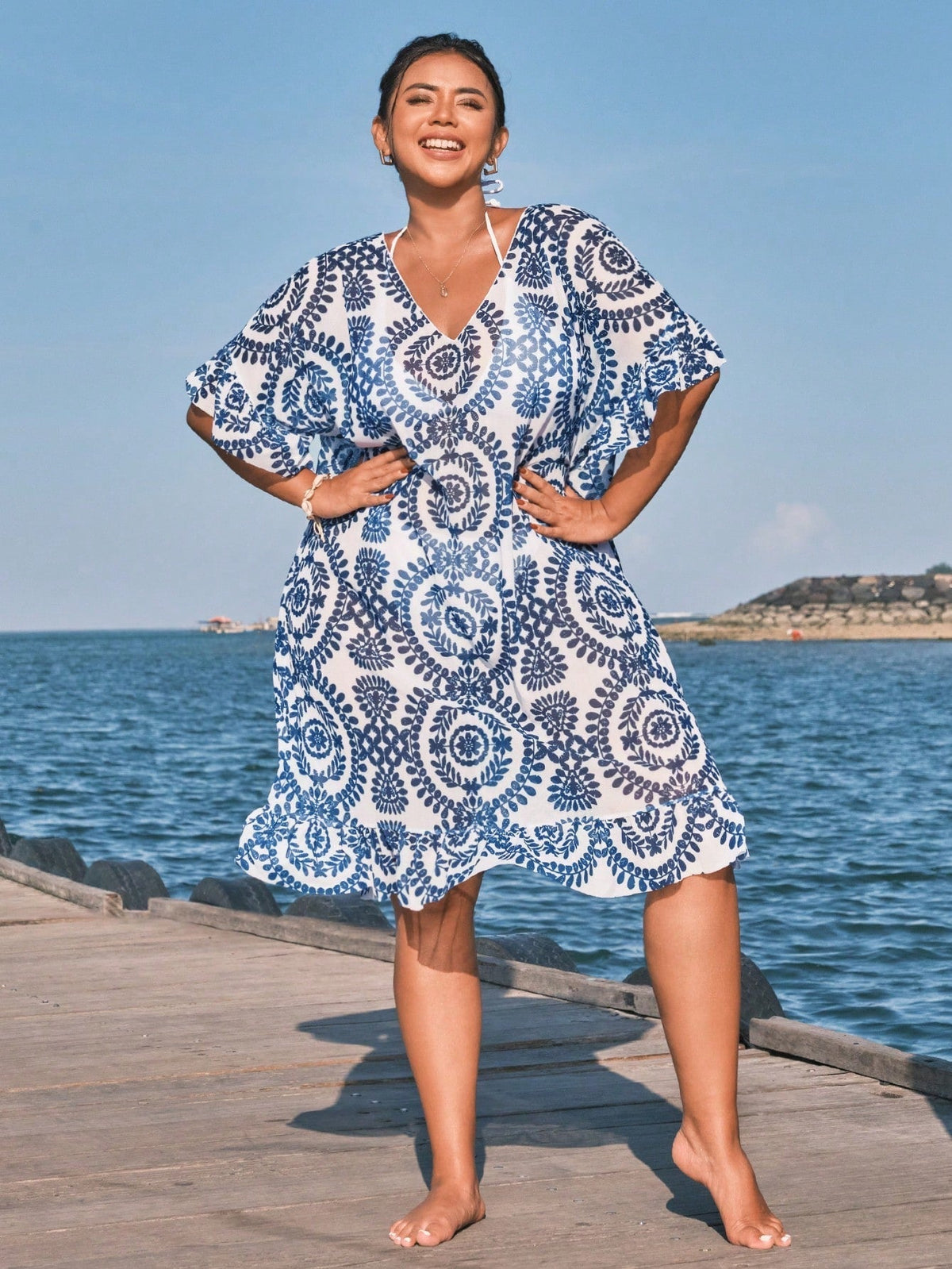 Saída de Praia Plus Size Luz da Orla com Babado — fotografia 4 | Mar & Pérola