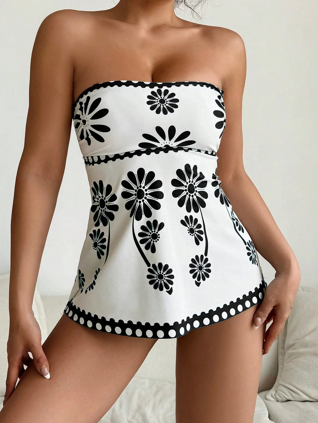 Tankini Bandeau Brisa de Verão com Estampa de Folhagem — fotografia 4 | Mar & Pérola