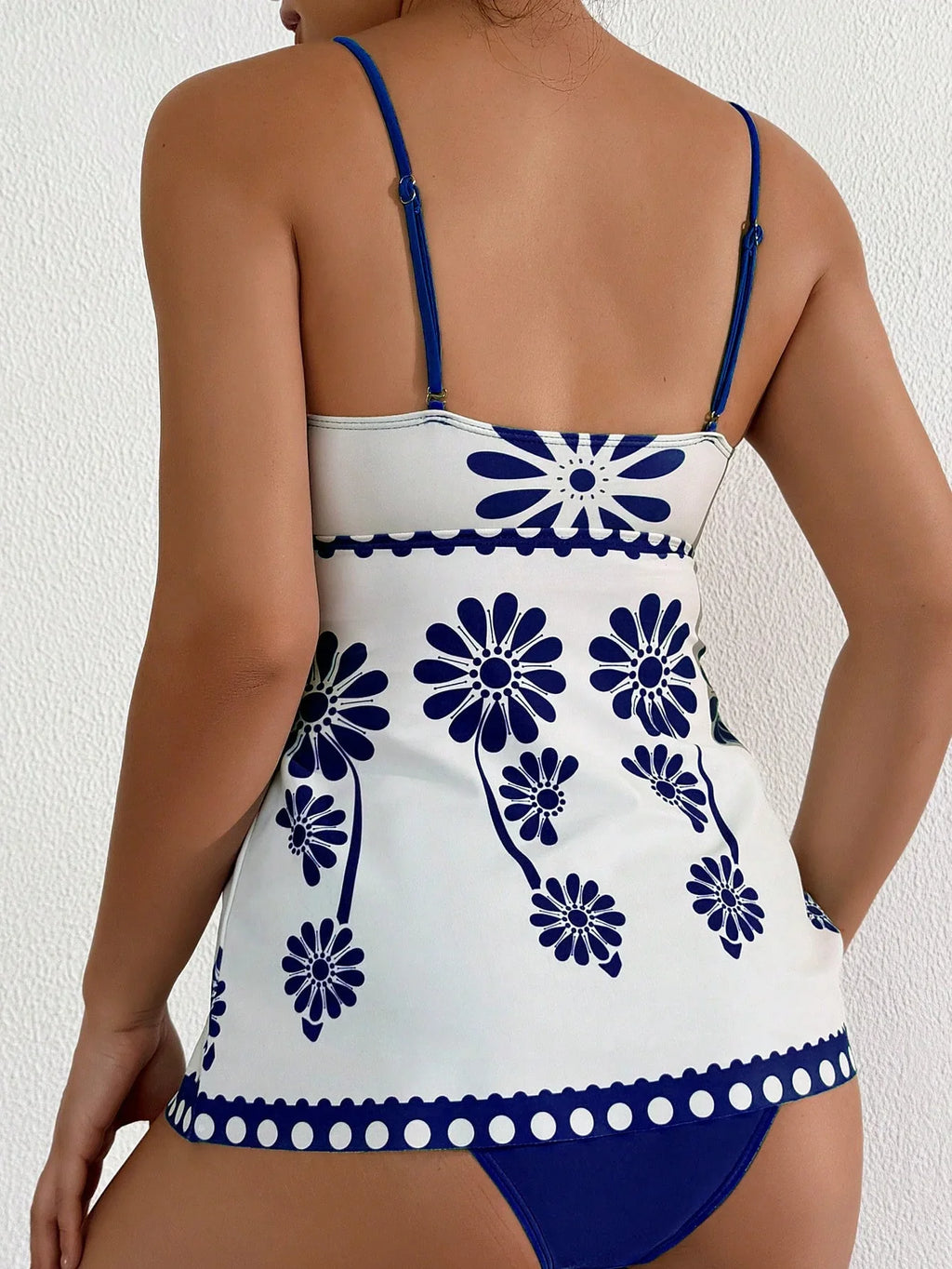 Tankini Bandeau Brisa de Verão com Estampa de Folhagem — fotografia 9 | Mar & Pérola