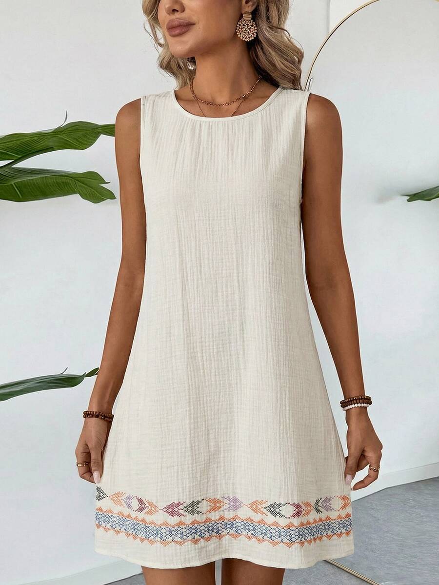 Vestido Curto Boho de Algodão Enseada Boho com Bordado — fotografia 15 | Mar & Pérola