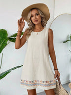 Vestido Curto Boho de Algodão Enseada Boho com Bordado — fotografia 16 | Mar & Pérola