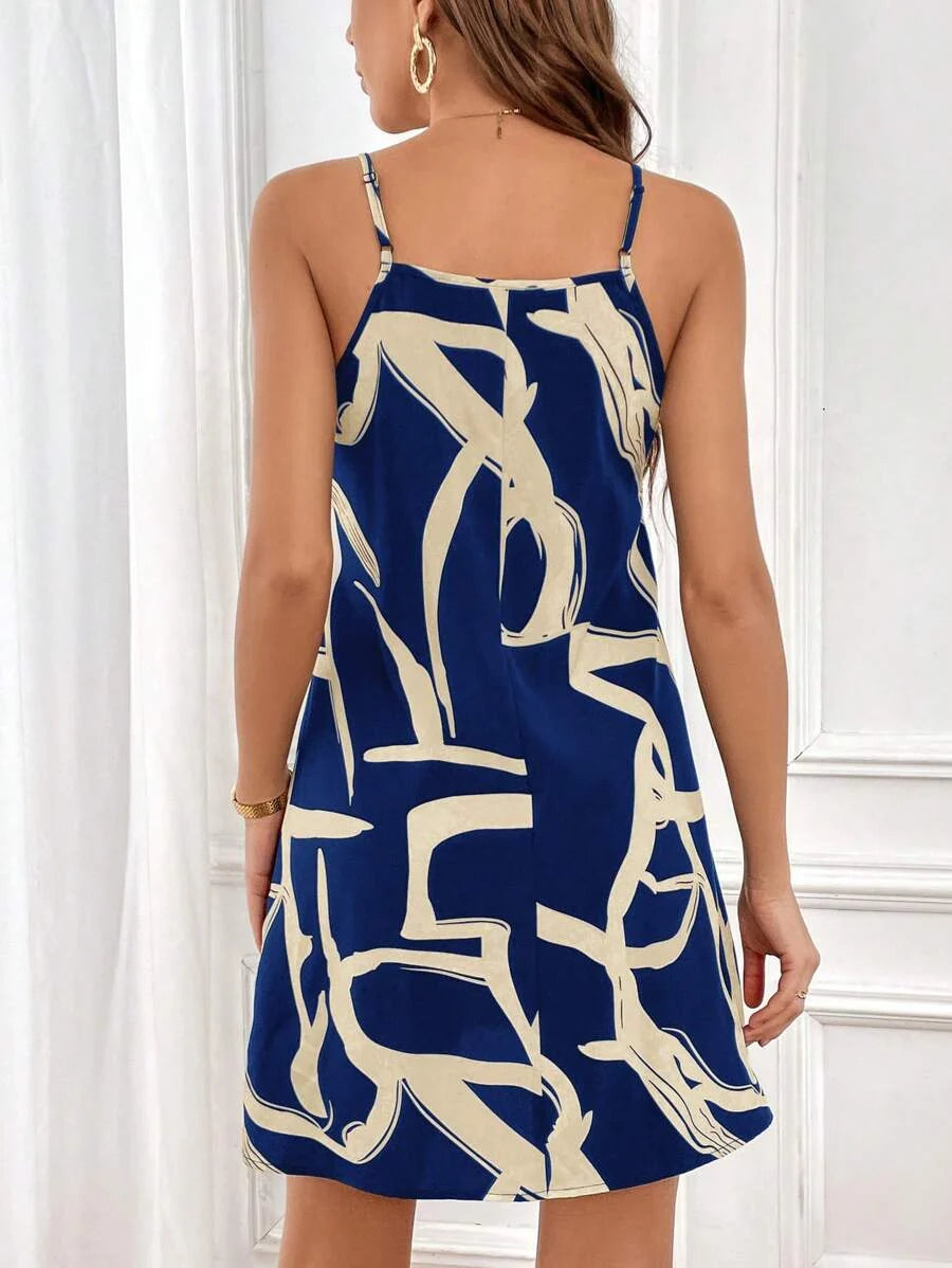 Vestido Curto Cami Maré Serena com Estampa Gráfica e Costas Abertas — fotografia 13 | Mar & Pérola