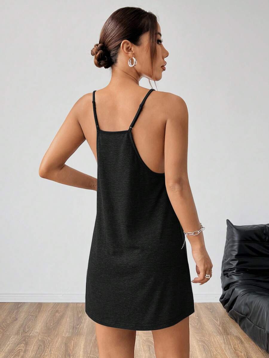 Vestido Curto de Alças Finas Orla Solar com Bolsos e Costas Abertas — fotografia 7 | Mar & Pérola
