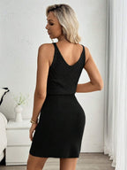 Vestido Curto de Tricô Costa Serena com Decote U e Costas Abertas — fotografia 107 | Mar & Pérola