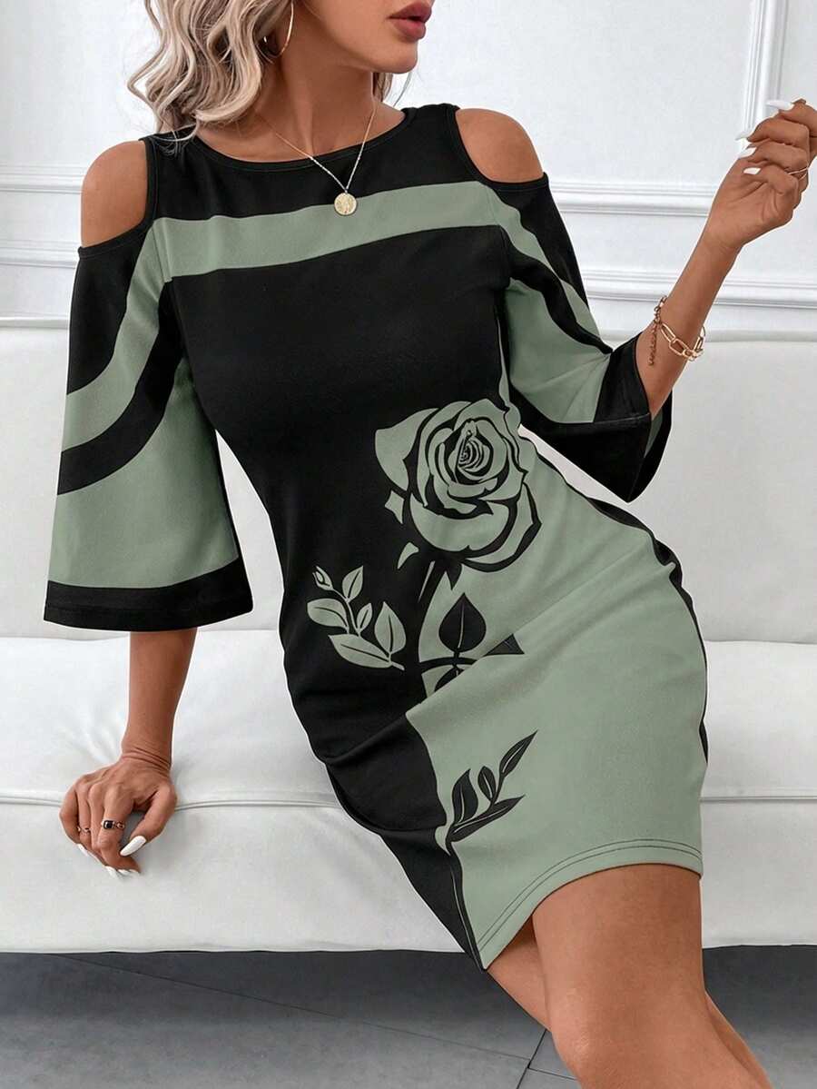 Vestido Curto Decote Canoa Flor de Maré com Estampa Floral — fotografia 31 | Mar & Pérola