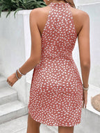 Vestido Curto Estampado Halter Costa Serena com Nó e Bainha Assimétrica — fotografia 38 | Mar & Pérola