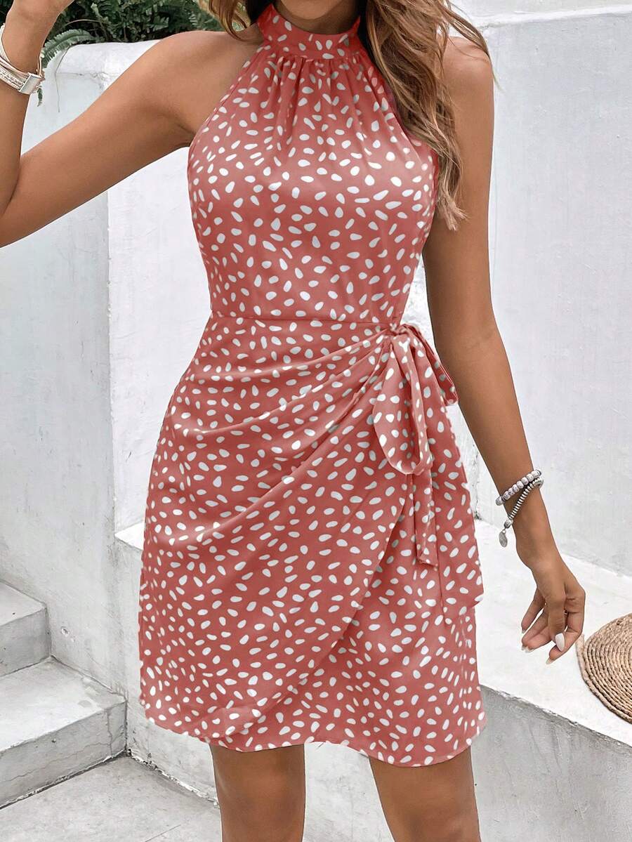 Vestido Curto Estampado Halter Costa Serena com Nó e Bainha Assimétrica — fotografia 39 | Mar & Pérola