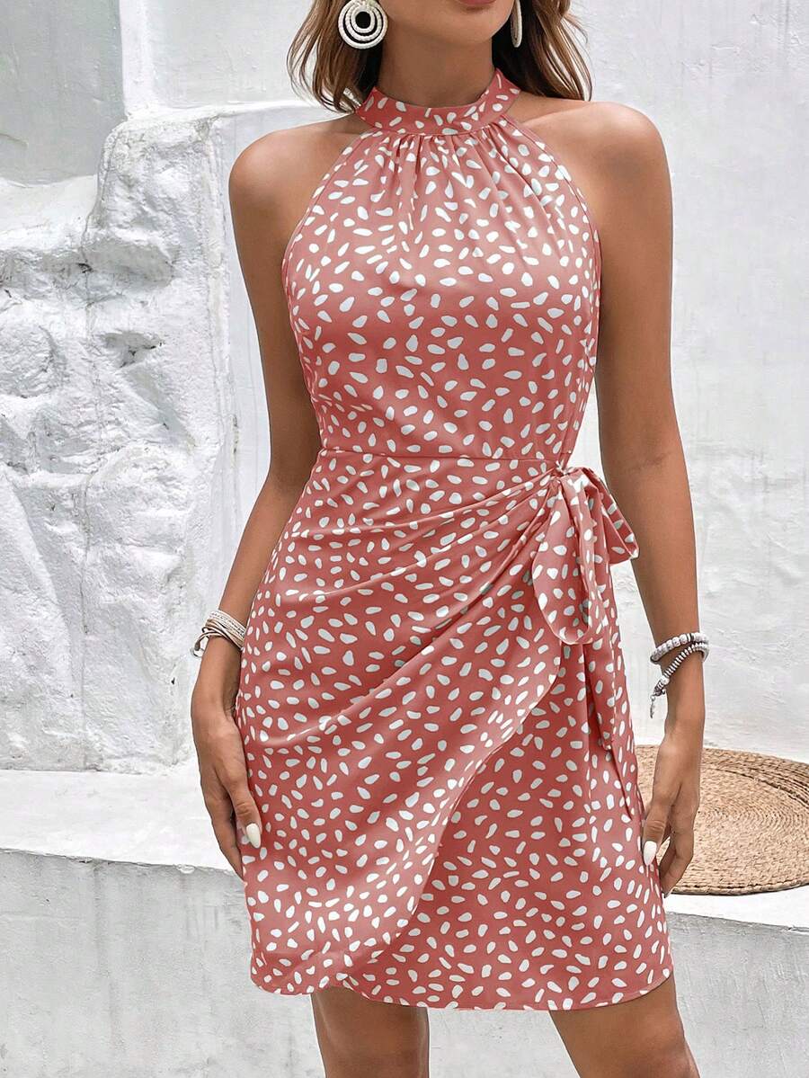 Vestido Curto Estampado Halter Costa Serena com Nó e Bainha Assimétrica — fotografia 41 | Mar & Pérola