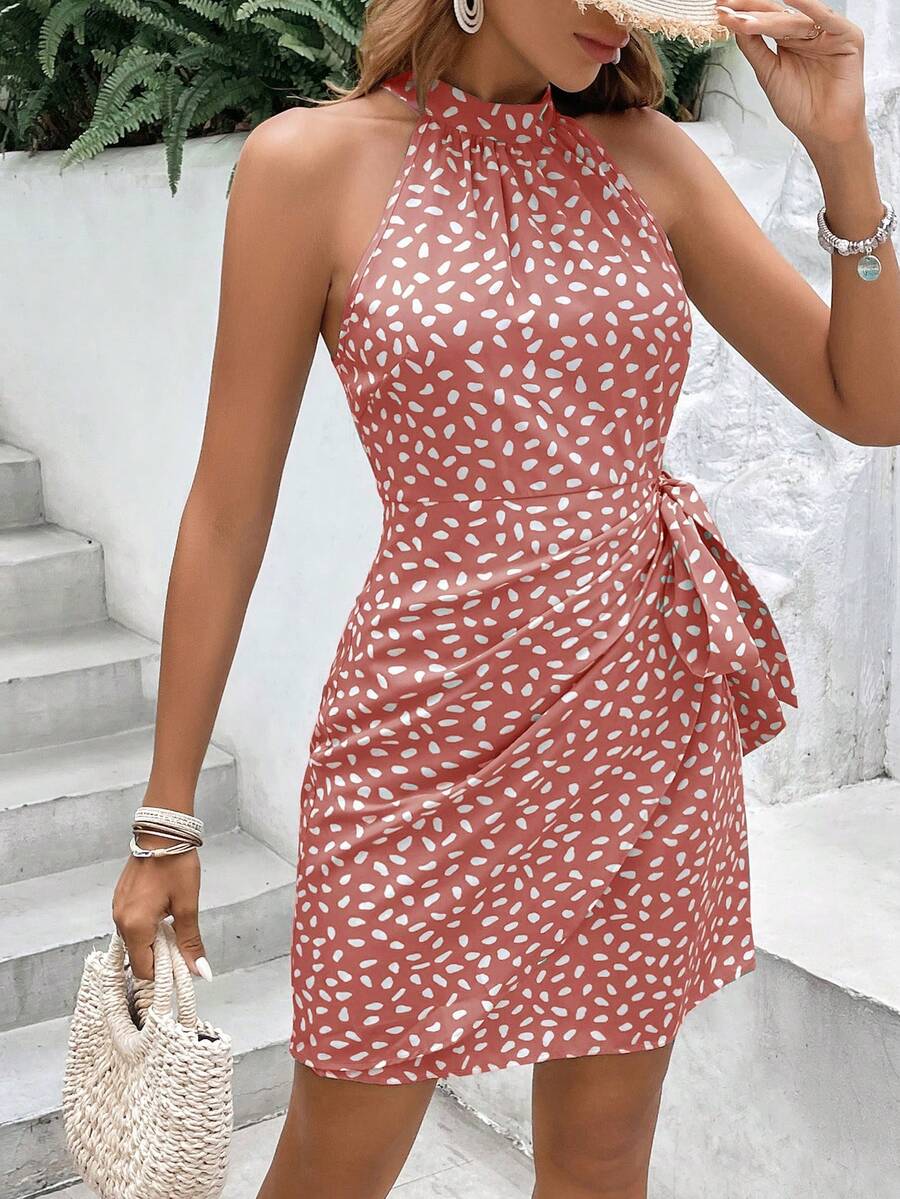 Vestido Curto Estampado Halter Costa Serena com Nó e Bainha Assimétrica — fotografia 42 | Mar & Pérola