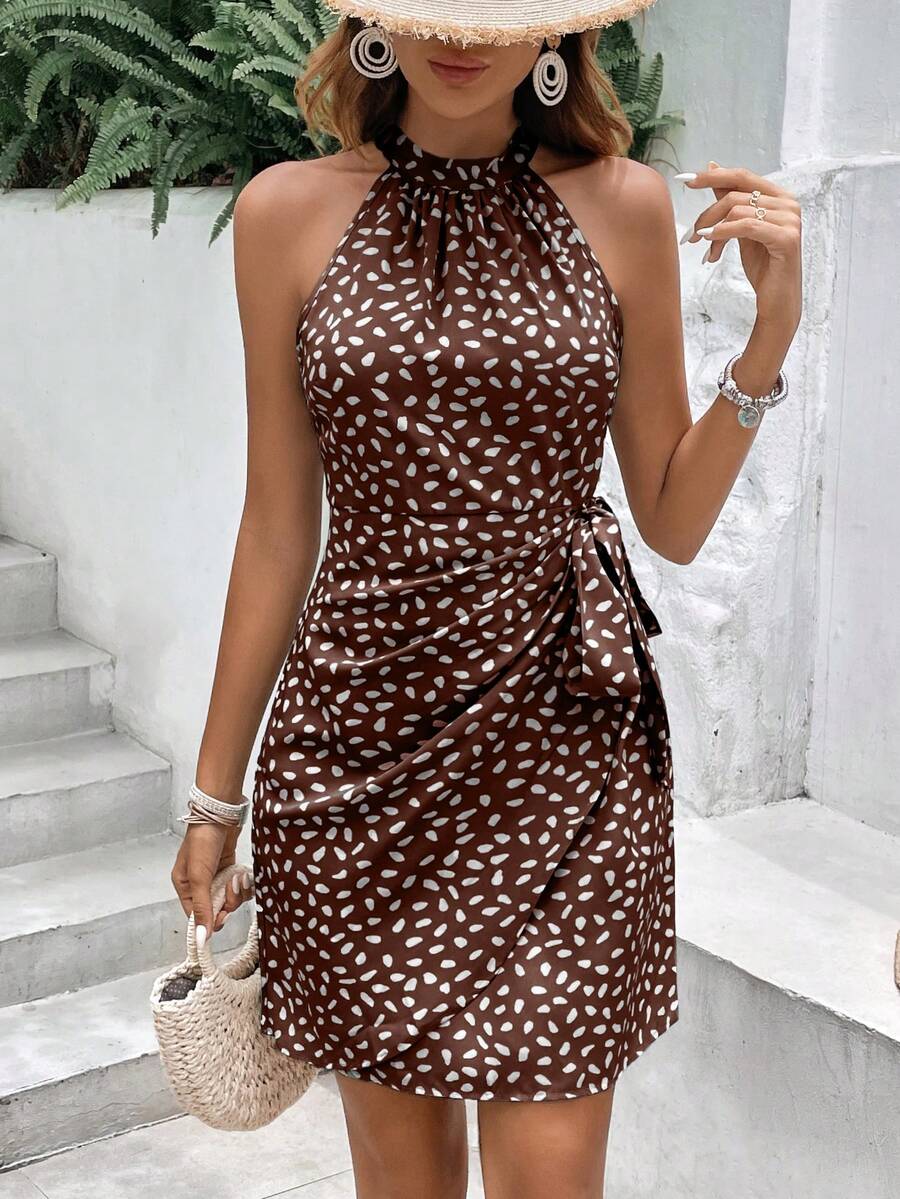 Vestido Curto Estampado Halter Costa Serena com Nó e Bainha Assimétrica — fotografia 43 | Mar & Pérola