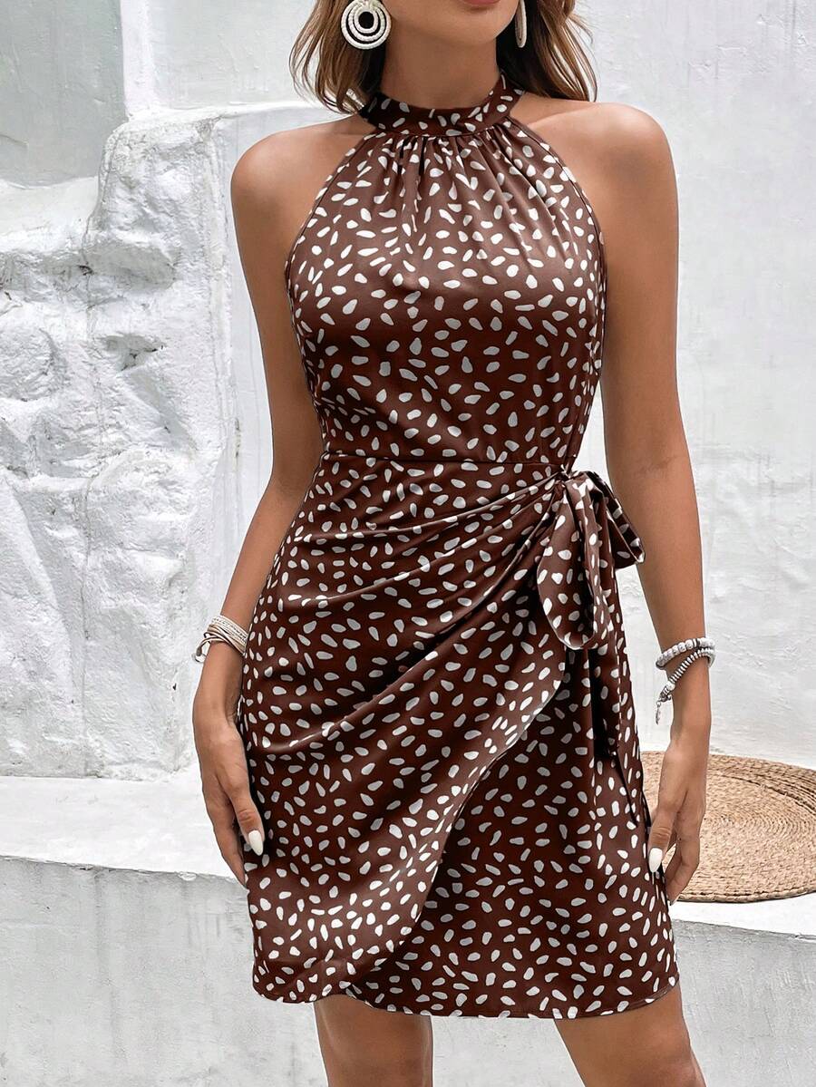 Vestido Curto Estampado Halter Costa Serena com Nó e Bainha Assimétrica — fotografia 47 | Mar & Pérola