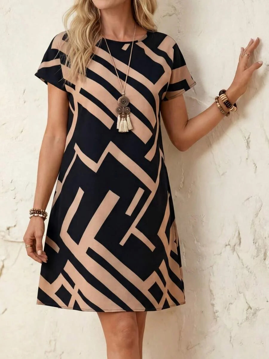 Vestido Curto Estilo Camiseta Geometria Solar com Estampa Geométrica — fotografia 5 | Mar & Pérola
