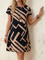 Vestido Curto Estilo Camiseta Geometria Solar com Estampa Geométrica — fotografia 5 | Mar & Pérola