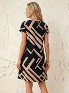 Vestido Curto Estilo Camiseta Geometria Solar com Estampa Geométrica — fotografia 6 | Mar & Pérola