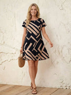 Vestido Curto Estilo Camiseta Geometria Solar com Estampa Geométrica — fotografia 8 | Mar & Pérola